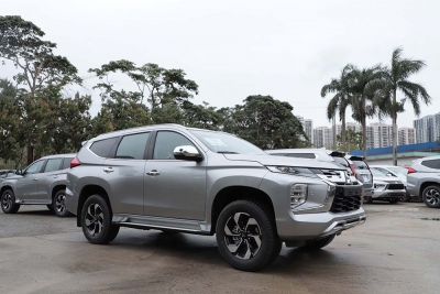 Xe chở tiền Mitsubishi pajero sport AT 4x4 (2 cầu số tự động)